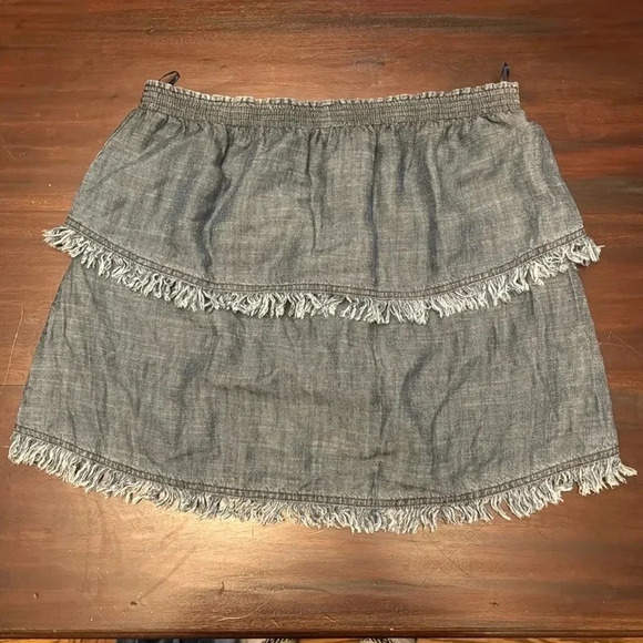 NWT Trina Turk blue chambray tiered skirt size large - Picture 1 of 3